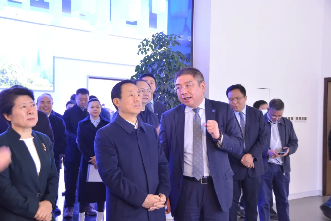 奋进新征程丨湖南省委书记许达哲一行莅临YABO鸭脖环境长沙基地调研考察