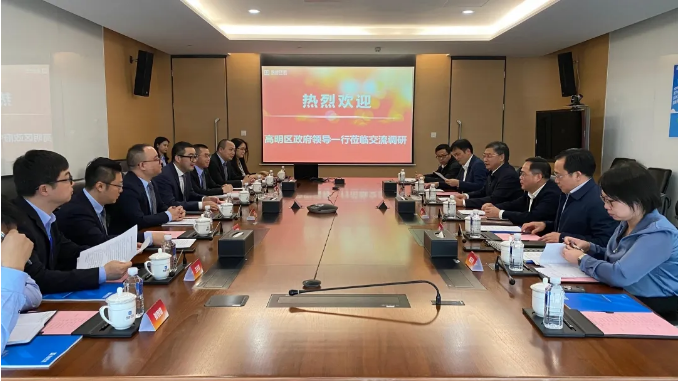 高明区区委书记杨永泰一行到YABO鸭脖环境调研